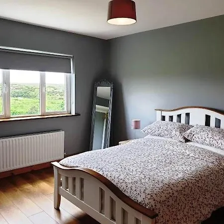 Holiday home Hillside House